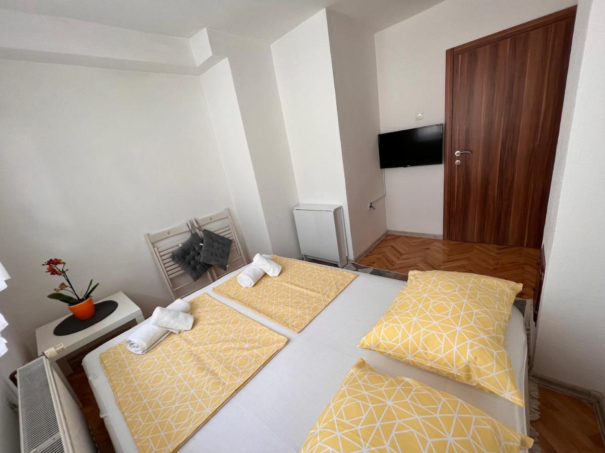 Guest House Kiwi โมสตาร์ ภายนอก รูปภาพ