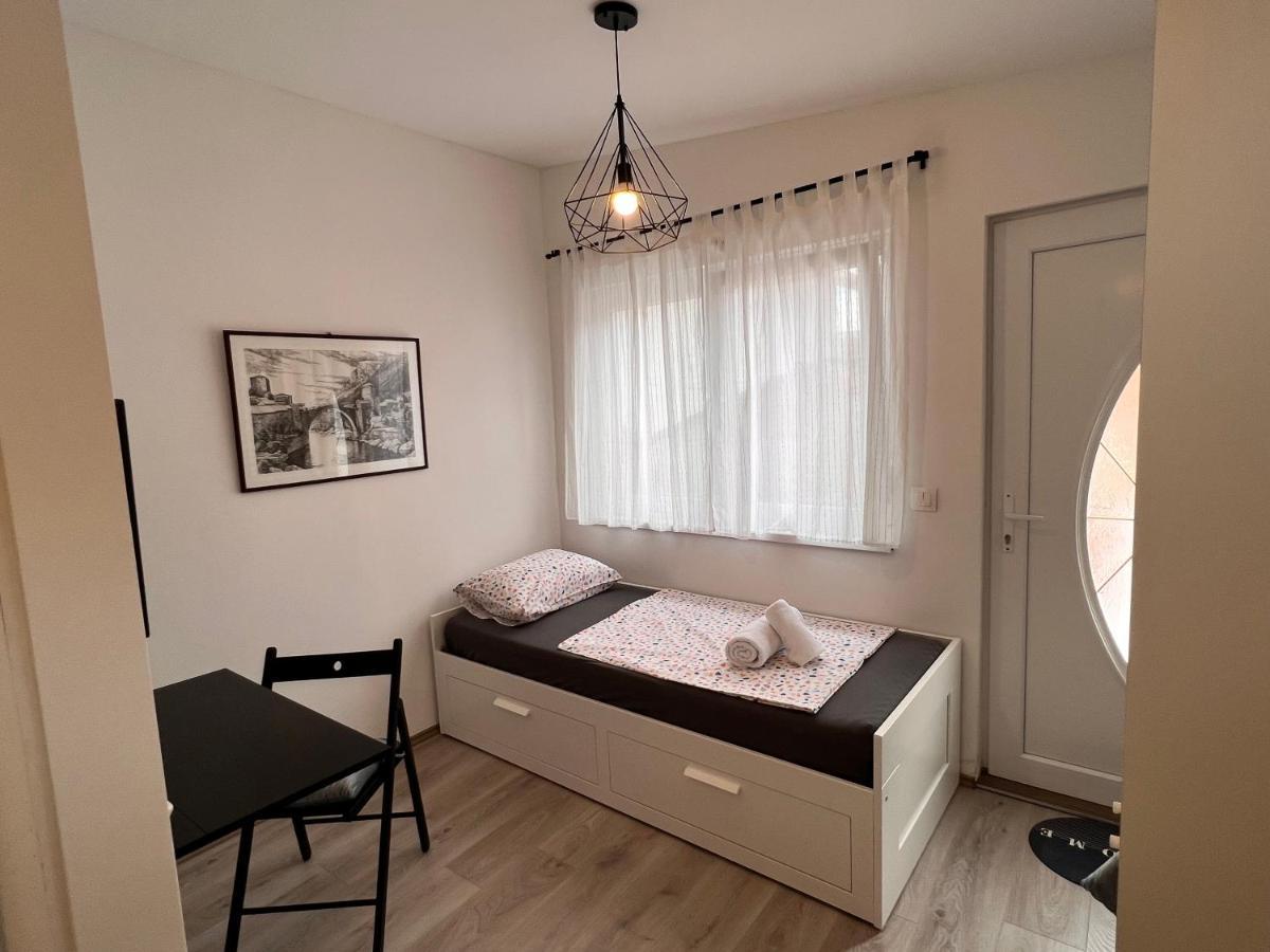 Guest House Kiwi โมสตาร์ ภายนอก รูปภาพ