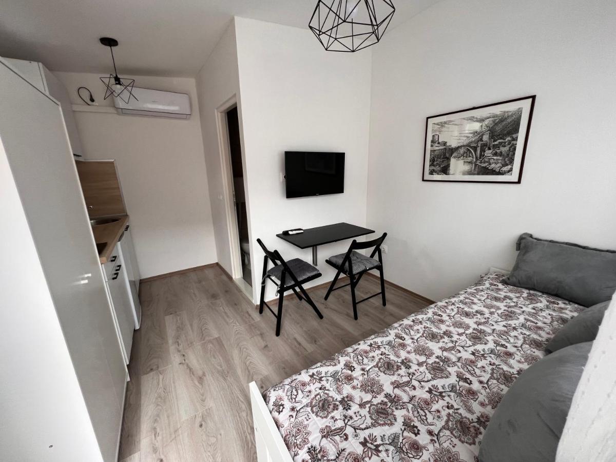 Guest House Kiwi โมสตาร์ ภายนอก รูปภาพ