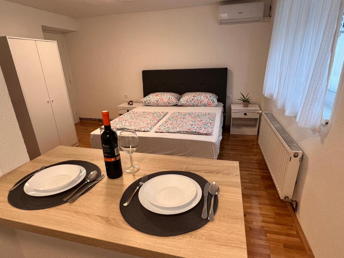 Guest House Kiwi โมสตาร์ ภายนอก รูปภาพ